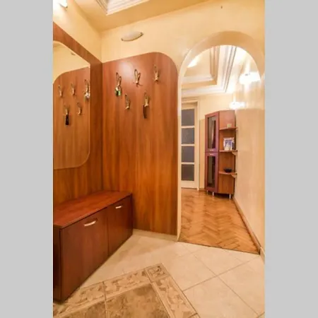 Classic And Cozy 2 Bedroom Top Central Apartament