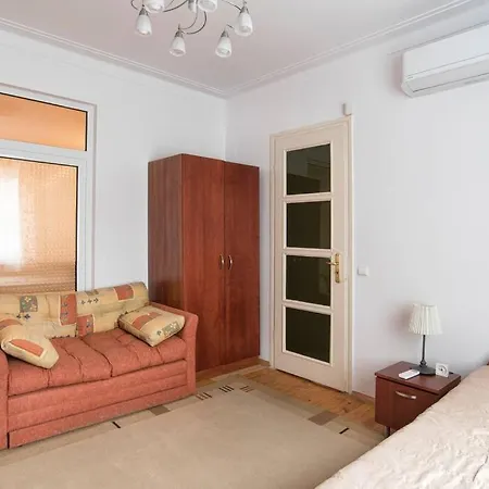Classic And Cozy 2 Bedroom Top Central Apartament
